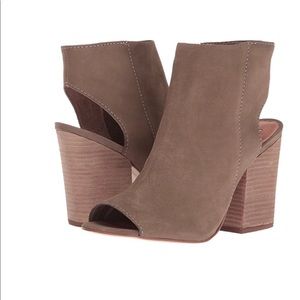 NWOT Steve Madden Peep Toe Booties
